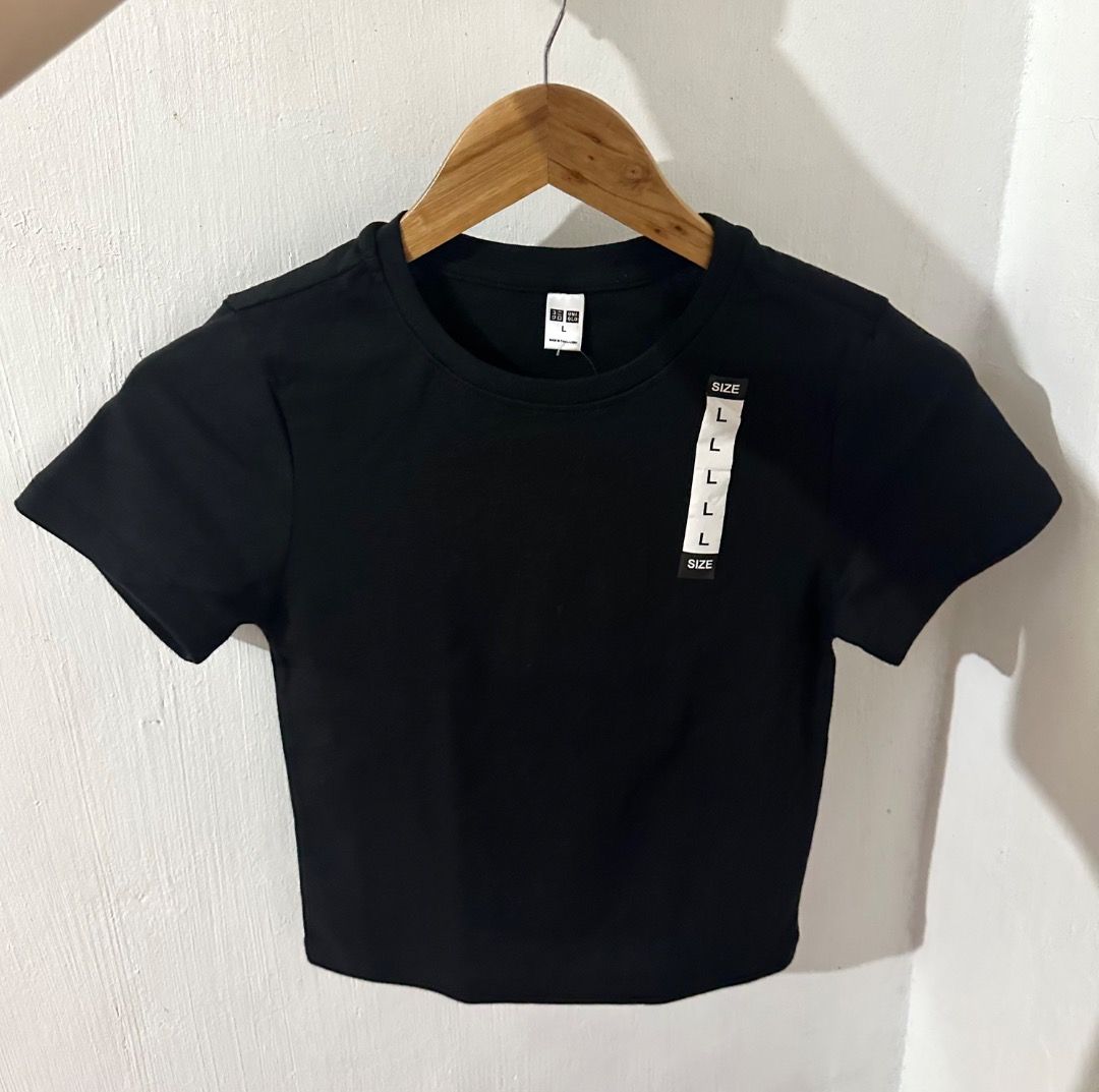 Uniqlo Top (Category: Others Tops) located in Santiago. Submitted by elles_closet.ph (Listing ID 1460272193, Image 1). Description: All items are brandnew, onhand and ready to ship via J&T express. Slim fit.