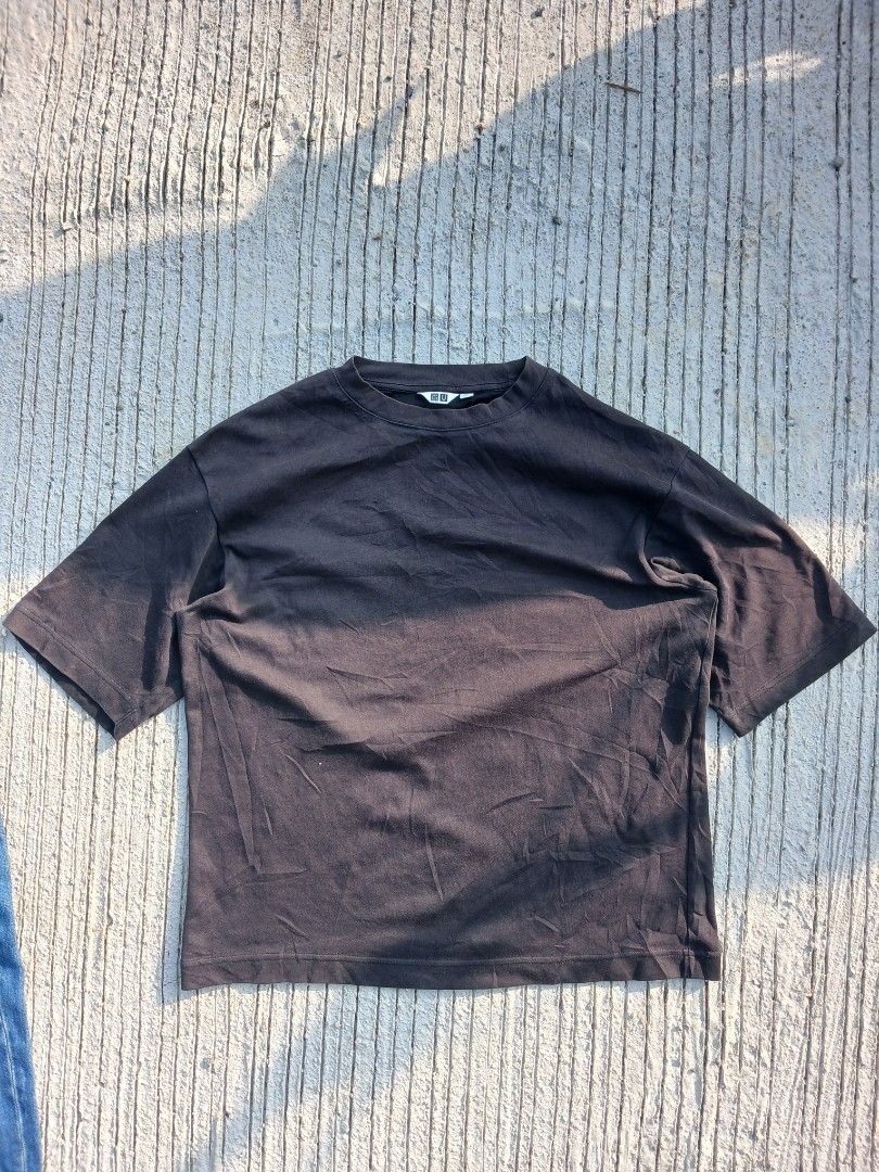 Uniqlo U AIRism tee (Category: Tshirts & Polo Shirts ) located in Tagbina. Submitted by junniesinsz69 (Listing ID 1460135922, Image 1). Description: 21×25 dimes.