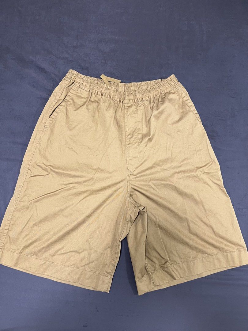 Uniqlo U wide shorts (Category: Shorts) located in Mandaluyong City. Submitted by minimalmeowguy (Listing ID 1460117784, Image 1). Description: Uniqlo u wide shorts - cotton fabric - 9.5/10 condition. Used but not abused - Dimes are in the photos - not my style anymore.