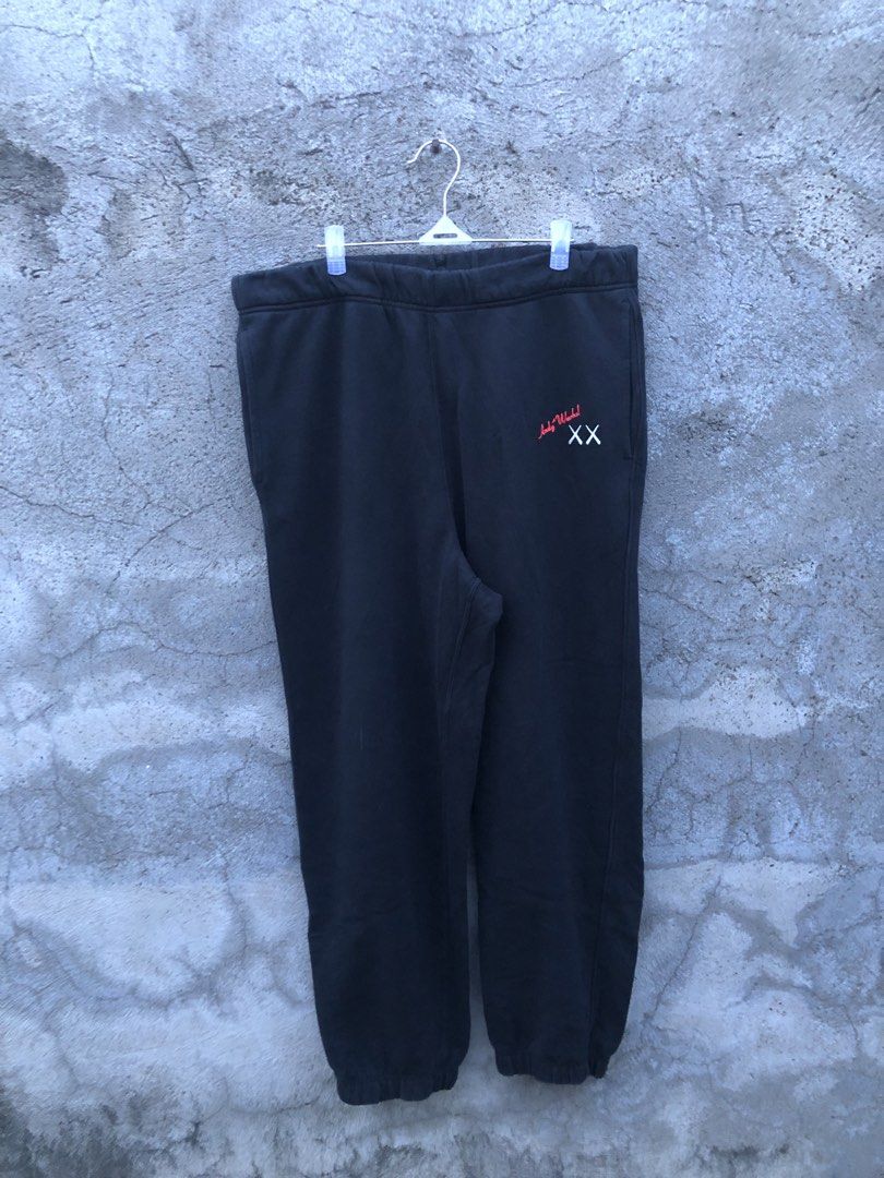 UNIQLO x KAWS + WARHOL (Category: Joggers) located in Kapalong. Submitted by justinfinds8 (Listing ID 1460204363, Image 1). Description: shipped napo.