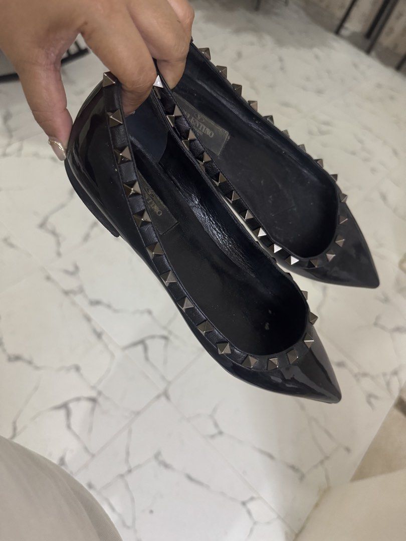 Valentino Garavani Rockstud Pointed (Category: Sneakers & Footwear) located in Bacolod City. Submitted by vintage_vogue6100 (Listing ID 1460282886, Image 1). Description: Valentino Garavani Rockstud Ballerina Flats featuring pointed toes and gunmetal-tone pyramid studs.