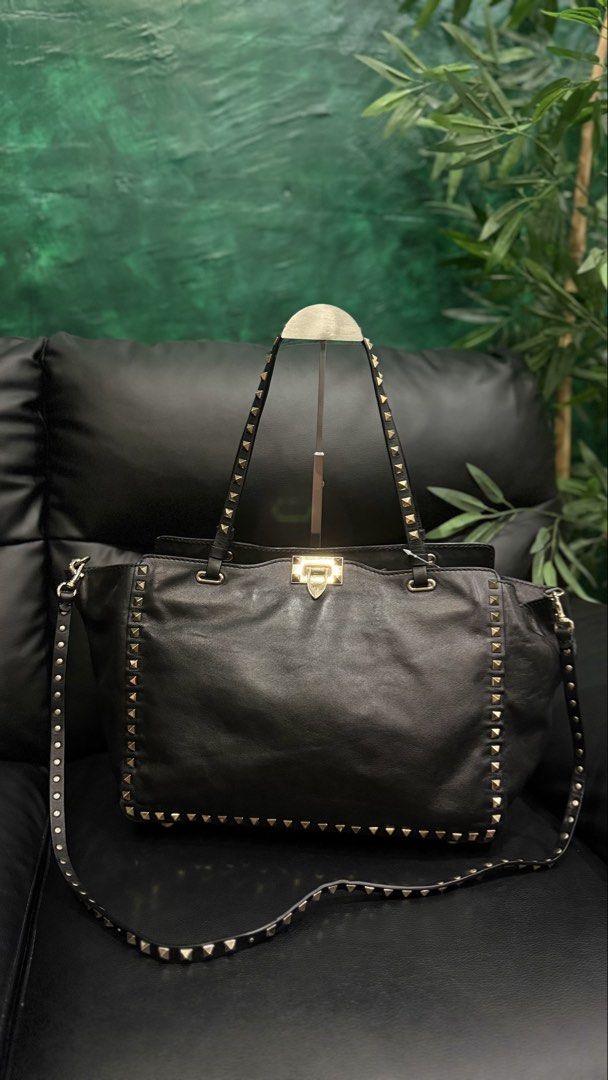 Valentino studied two way bag (Category: Luxury Bags & Wallets) located in Quezon City. Submitted by fivethousandlilies (Listing ID 1460290968, Image 1). Description: Pm for more info Guaranteed authentic .