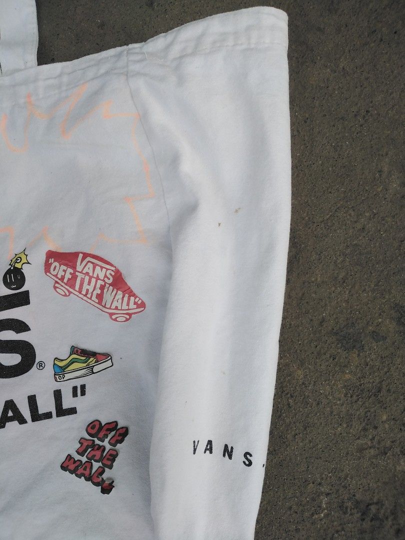 Vans (Category: Belt bags, Clutches and Pouches) located in General Santos City (Dadiangas). Submitted by evolveorrepeat (Listing ID 1460154071, Image 3). Description: Vans "off the wall" canvas tote bag Artist ata first owner😅 Obvious na issue Details posted Dm to purchase!.