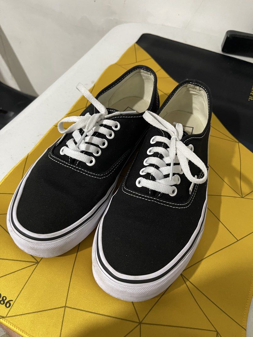Vans Authentic Classic Canvas (Category: Sneakers) located in Zamboanga. Submitted by weartogobyco. (Listing ID 1460229410, Image 2). Description: US Mens 8 Womens 9.5 EU 40.5 Authentic Very minimal heel drag .