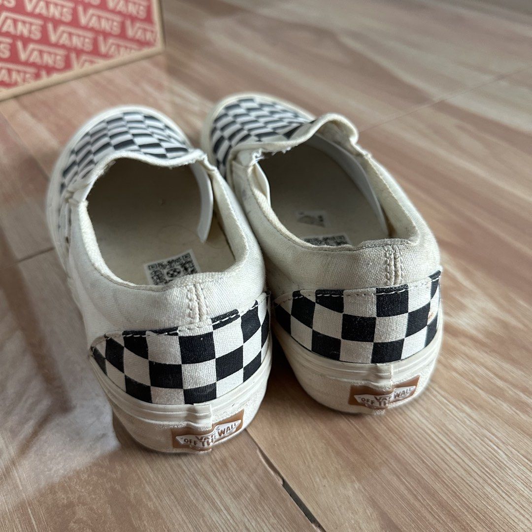 Vans checkerboard (Category: Sneakers) located in Bulacan. Submitted by itemsbyjj (Listing ID 1460201226, Image 3). Description: Original vans checkerboard No issue, just needs cleaning No box Used twice.
