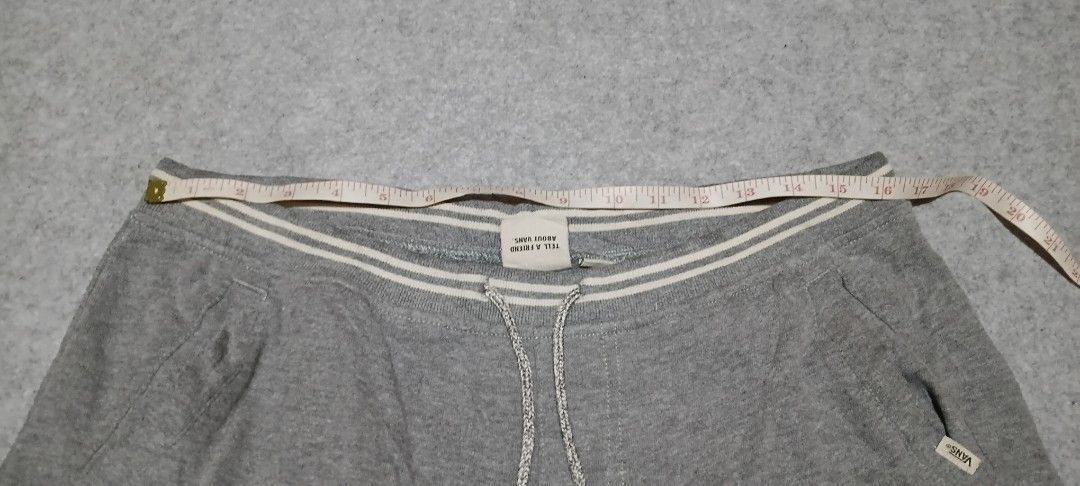 Vans Grey Sweat Shorts Size M (Category: Shorts) located in San Ildefonso. Submitted by rigor32eva20161 (Listing ID 1460206283, Image 3). Description: - Brand: Vans -Color rate: 9-9.5 - Color: Grey - Style: Sweat Shorts - Size: Medium (M) - Features: Elastic waistband with drawstring, two side pockets, two back pockets - Ideal for: Lounging, casual wear - Note: Please check photos for detailed measurements.