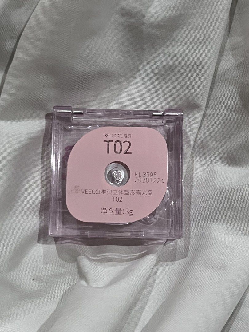 VEECCI T02 Face Highlighting Powder (Category: Makeup) located in Manila. Submitted by noctischarms (Listing ID 1460198898, Image 3). Description: VEECCI Face Highlight Powder T02 rsp: 179 on 🍊 rfs: decluttering.