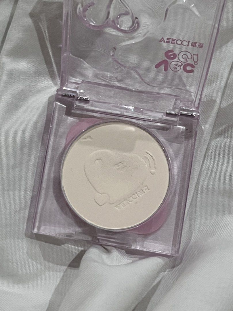 VEECCI T02 Face Highlighting Powder (Category: Makeup) located in Manila. Submitted by noctischarms (Listing ID 1460198898, Image 2). Description: VEECCI Face Highlight Powder T02 rsp: 179 on 🍊 rfs: decluttering.