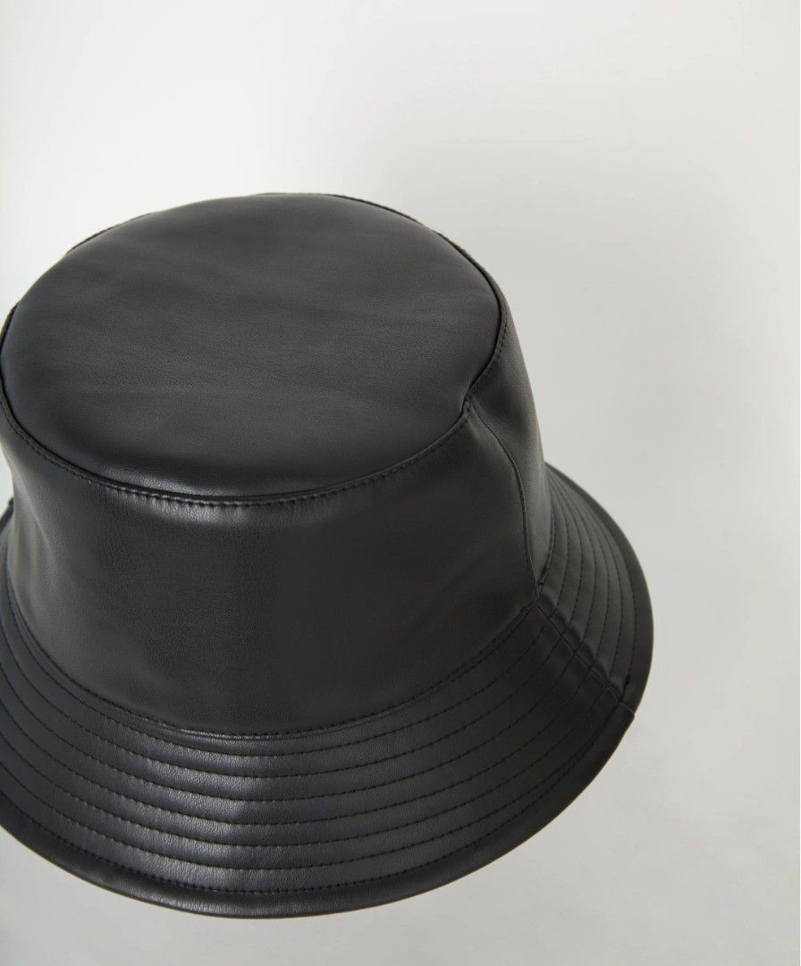 VEGAN LEATHER BUCKET HAT (Category: Hats & Beanies) located in Rizal. Submitted by closefit (Listing ID 1460241471, Image 1). Description: READ ME ❣ Accessories not included 💝 On hand and ready to ship. 💢 Actual color may vary due to lightning. 💦 I advise to wash the item before using. 💦 FIRST ONE TO PAY GETS THE ITEM. ‼️ One size MOP: ‼️ GCASH ‼️ Bank transaction Loc: ‼️ Cainta Rizal.