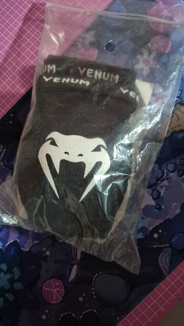 Venum Elbow Guard Protection (Category: Combat Sports) located in Manila. Submitted by poetic1960 (Listing ID 1460285338, Image 3). Description: - Brand new Venum elbow guards rfs: no time for MMa MOP: Gcash shipping shouldered by buyer.