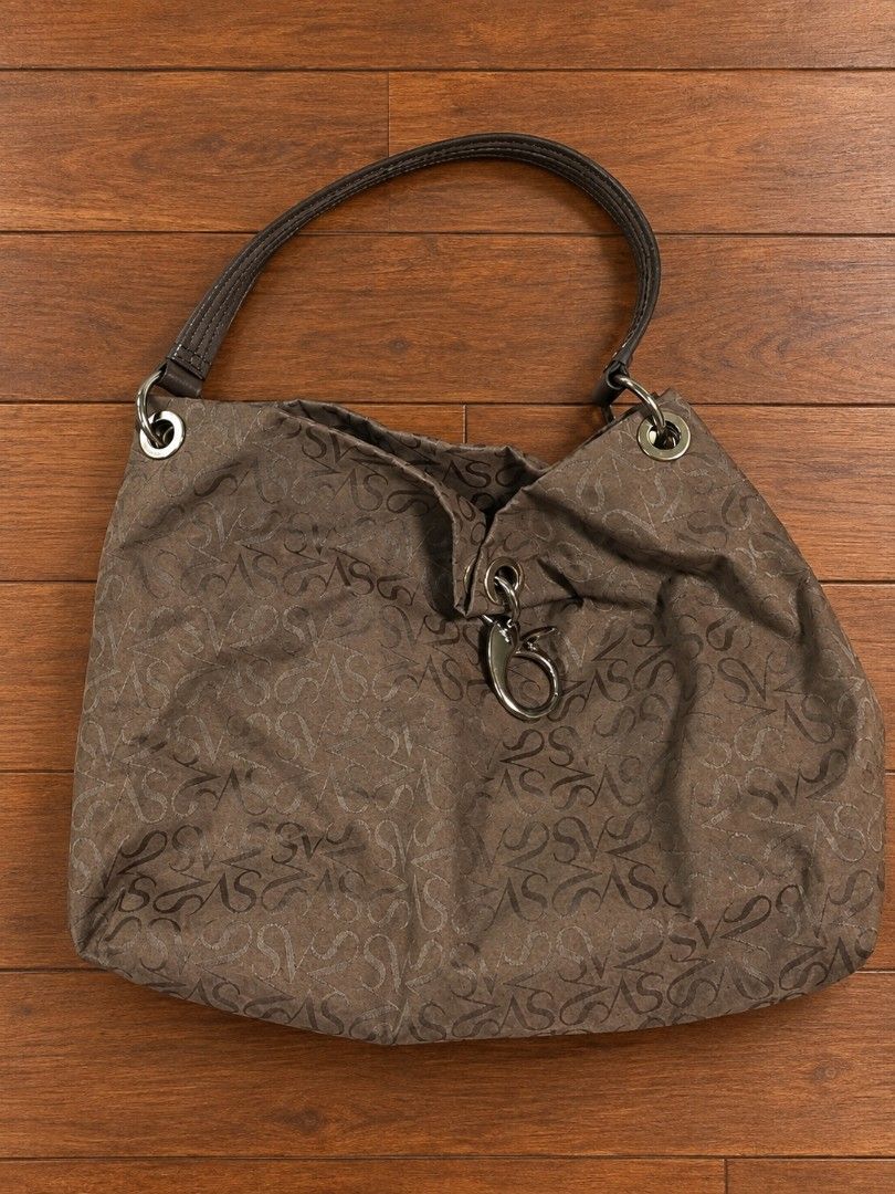 Vera Wang (Category: Shoulder Bags) located in Manila. Submitted by thebageditph (Listing ID 1460190210, Image 1). Description: Vera Wang monogram shoulder/hobo bag in a brown/taupe colorway..