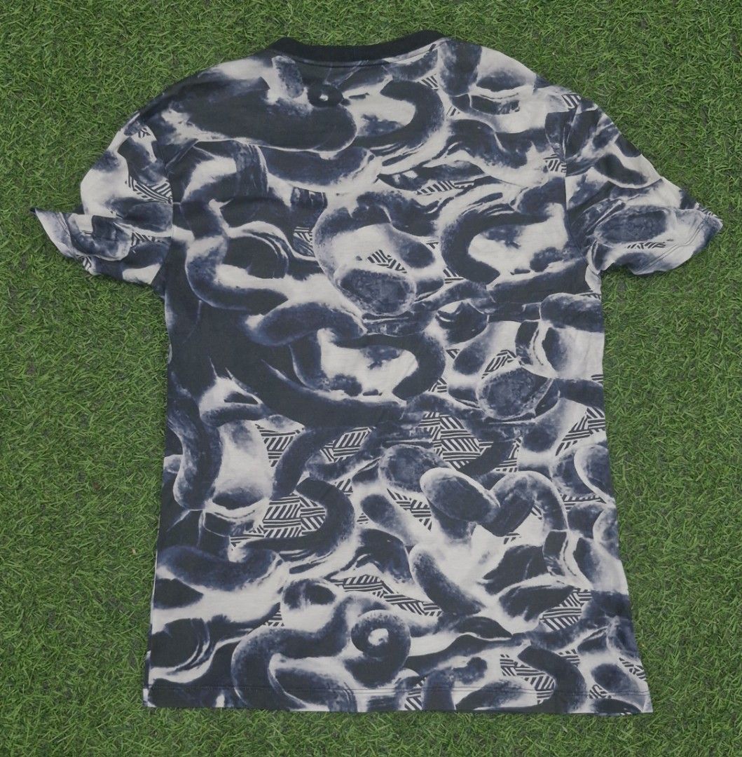 Versace all over print (Category: Tshirts & Polo Shirts ) located in Pili. Submitted by the_g_thrift (Listing ID 1460245257, Image 2). Description: dimes: 19 x 27 fit to small - medium issue cut white tag.