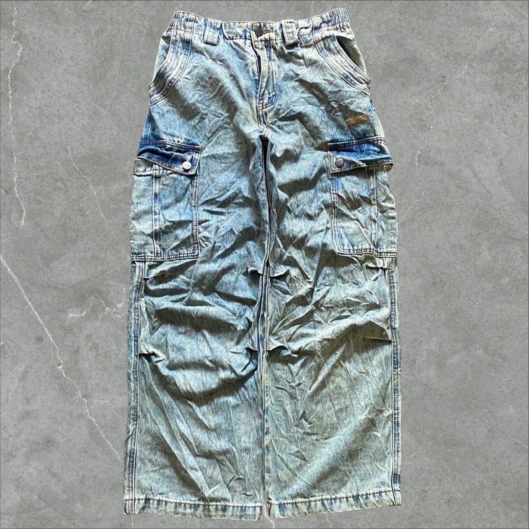 Vintage Acid Wash Cargo Pants (Category: Jeans) located in Manila. Submitted by levxander342999 (Listing ID 1460153902, Image 1). Description: - Cool acid wash finish - Multiple pockets for storage - Baggy fit for ultimate comfort - Ideal for streetwear style - Perfect for everyday wear.