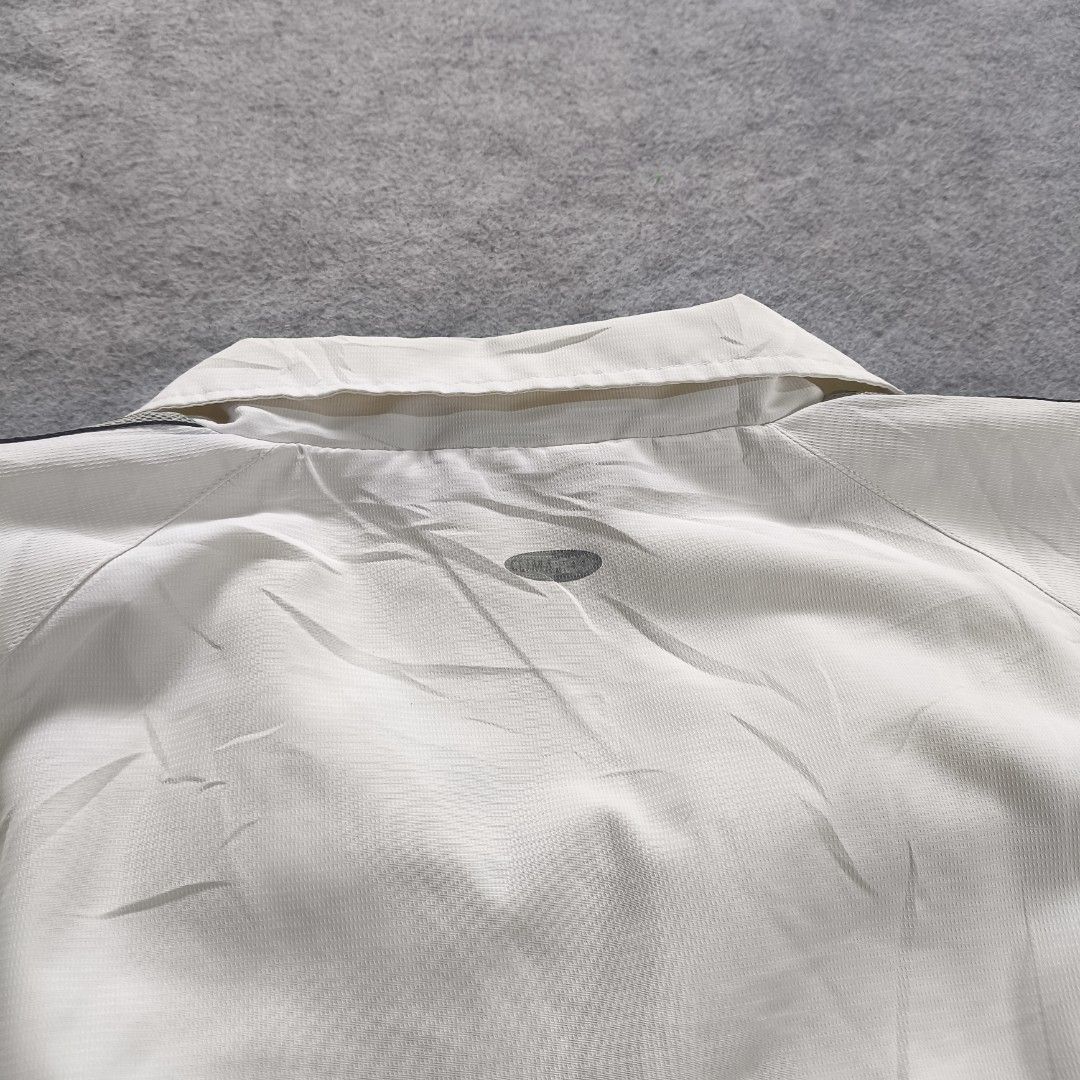 Vintage Adidas Windbreaker (Category: Hoodies) located in Manila. Submitted by shykes_26 (Listing ID 1460118489, Image 2). Description: Dimensions Width - 26 Length - 30 Size on tag - 3XL Issues - None.