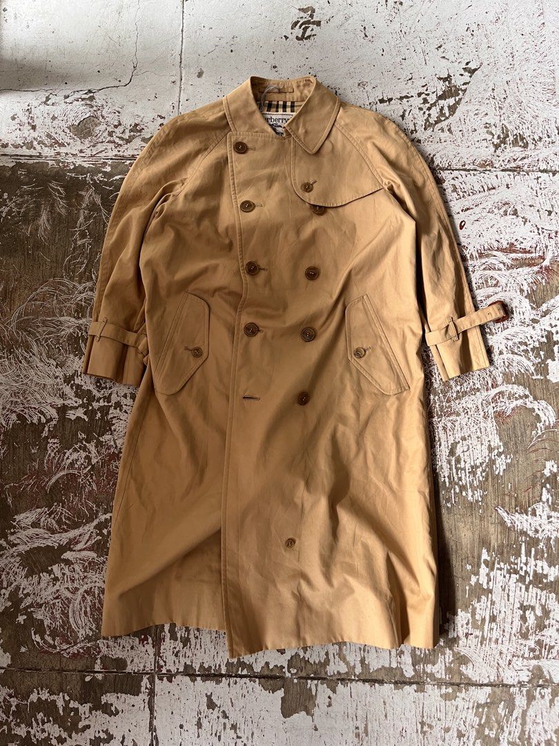 Vintage Burberry trench coat (Category: Luxury Apparel) located in Iloilo. Submitted by ukayhunter.ilo (Listing ID 1460207560, Image 1). Description: Vintage Burberry trench coat Flaws (1 pinhole back part check photos).