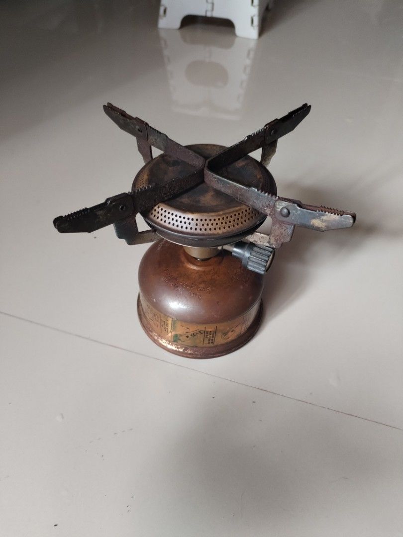 vintage camping stove (Category: Hiking & Camping) located in Manila. Submitted by bayonikka032604 (Listing ID 1460302771, Image 1). Description: vintage Royal Model No. G 200 brass kerosene camping stove tank. For collection only. Issue: leaking, i hope can be fix Material: Brass/Copper Set for 450 Price negotiable..