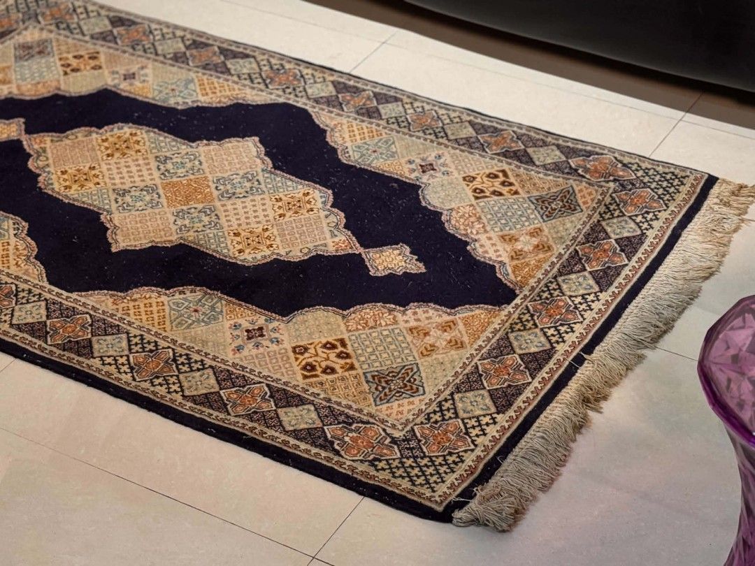 Vintage carpet (Category: Carpets, Mats & Flooring) located in Manila. Submitted by mightyfox.28e9a1 (Listing ID 1460272449, Image 3). Description: .