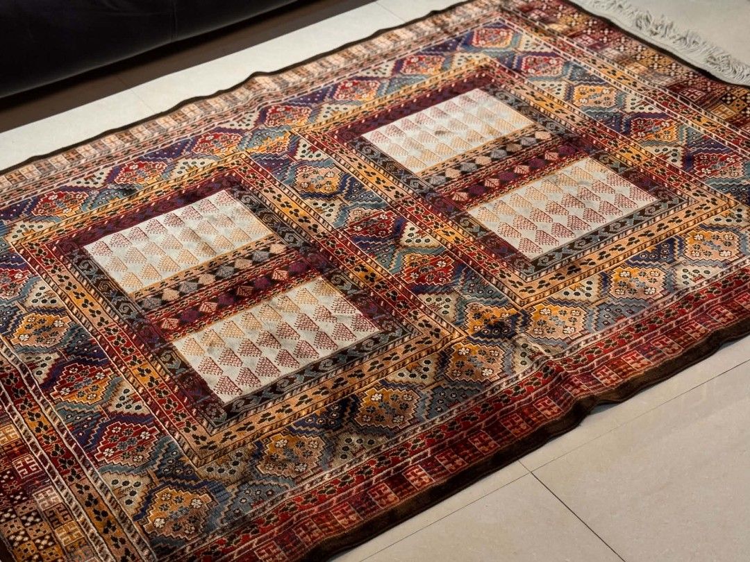 Vintage carpet (Category: Carpets, Mats & Flooring) located in Manila. Submitted by mightyfox.28e9a1 (Listing ID 1460272740, Image 1). Description: .
