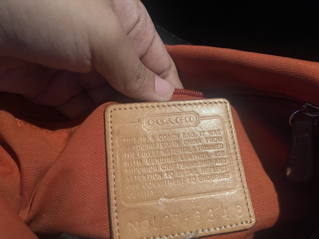 Vintage coach hampton clip signature (Category: Luxury Bags & Wallets) located in Davao. Submitted by amstene (Listing ID 1460206212, Image 3). Description: .