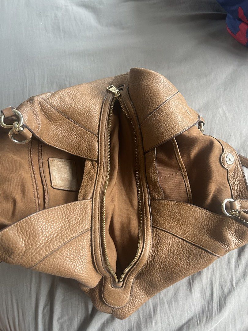 Vintage Coach Lexy Bag (Category: Shoulder Bags) located in San Juan, La Union. Submitted by a.l.a.b (Listing ID 1460182852, Image 3). Description: Gold hardware Brown pebbled leather .
