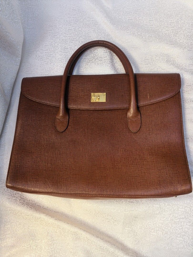 Vintage Courreges Laptop document handbag (Category: Shoulder Bags) located in Tuguegarao City. Submitted by zenphoenix-7ad615 (Listing ID 1460196233, Image 1). Description: Minimal. Flaw Fits laptop or long document folder.