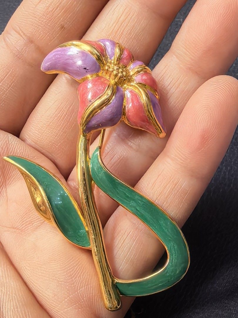 Vintage enamel brooch flower (Category: Brooches) located in Tuguegarao City. Submitted by zenphoenix-7ad615 (Listing ID 1460148013, Image 2). Description: Super pretty in actual.