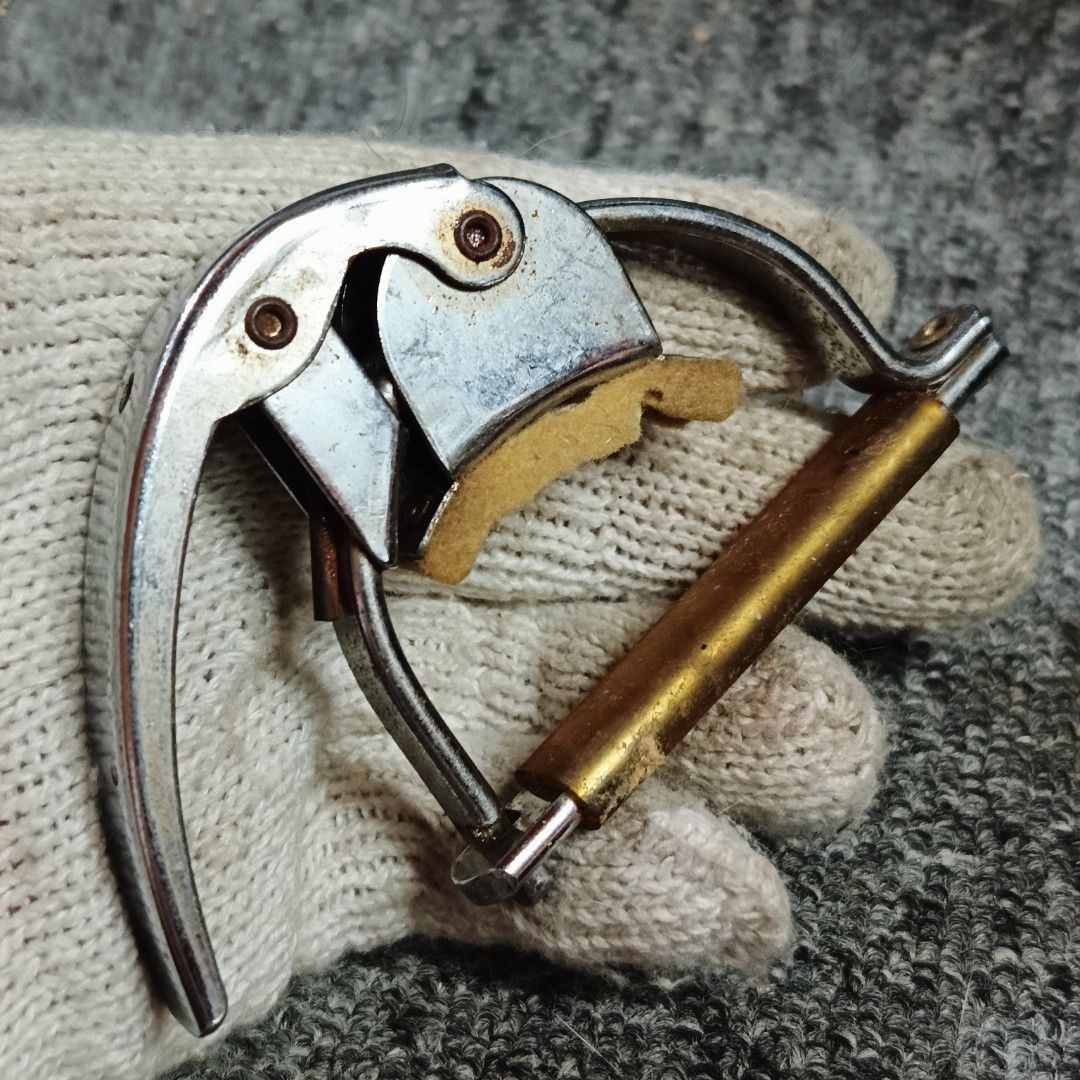 Vintage Hamilton USA Guitar Capo (Category: Other Audio Equipment) located in Meycauayan. Submitted by ka_luma (Listing ID 1460160592, Image 2). Description: .