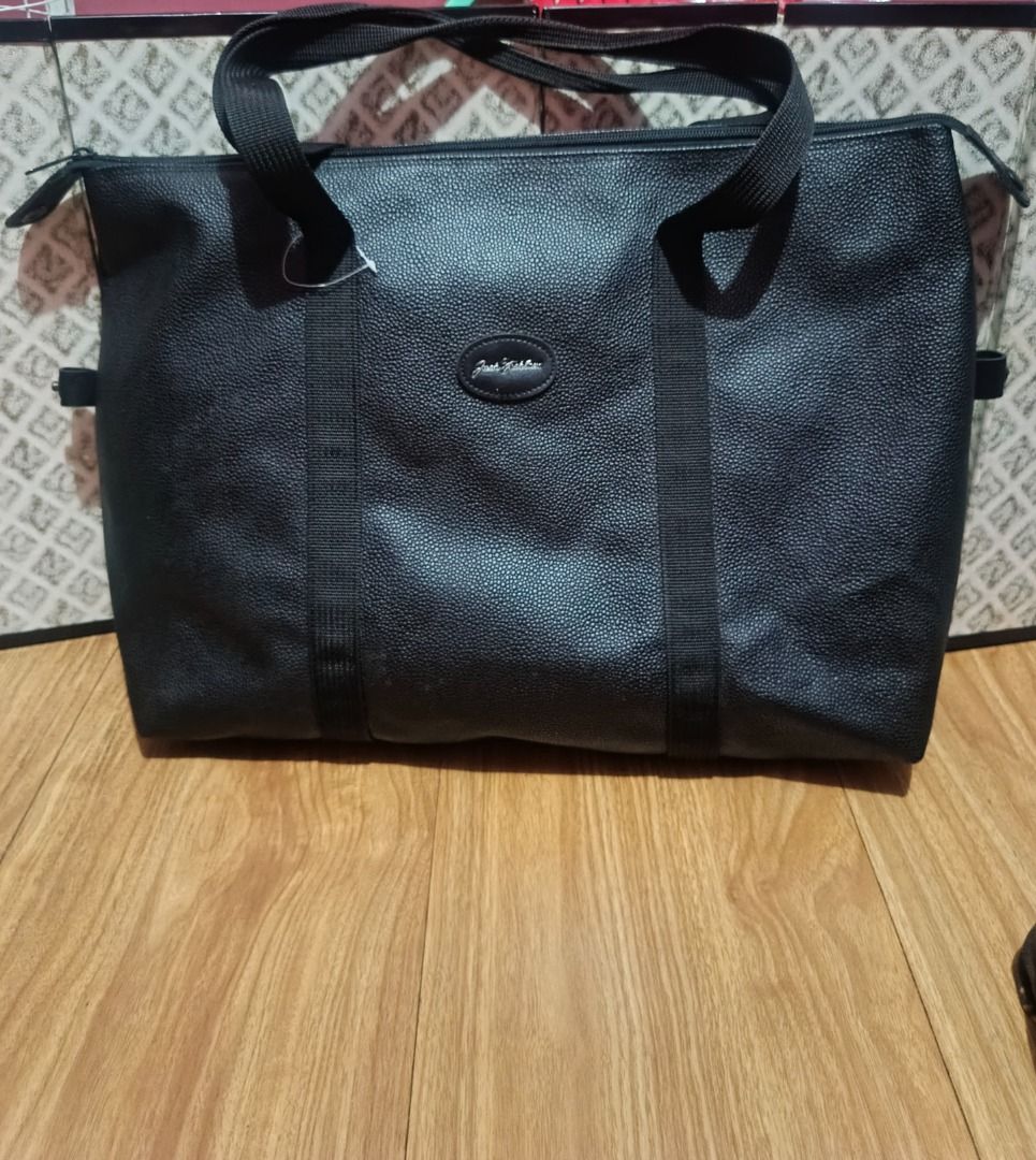 Vintage Jack Nicklaus Pebbled Duffel Bag (Black) (Category: Shoulder Bags) located in Makati City. Submitted by nyxhemera26 (Listing ID 1460158284, Image 2). Description: Vintage Jack Nicklaus Pebbled Duffel Bag (Black) Classic Jack Nicklaus weekend travel bag featuring a sleek black pebbled faux-leather exterior and the iconic cursive signature logo. Priced low for a fast, hassle-free sale. Excellent value for a roomy gym, golf, or airline carry