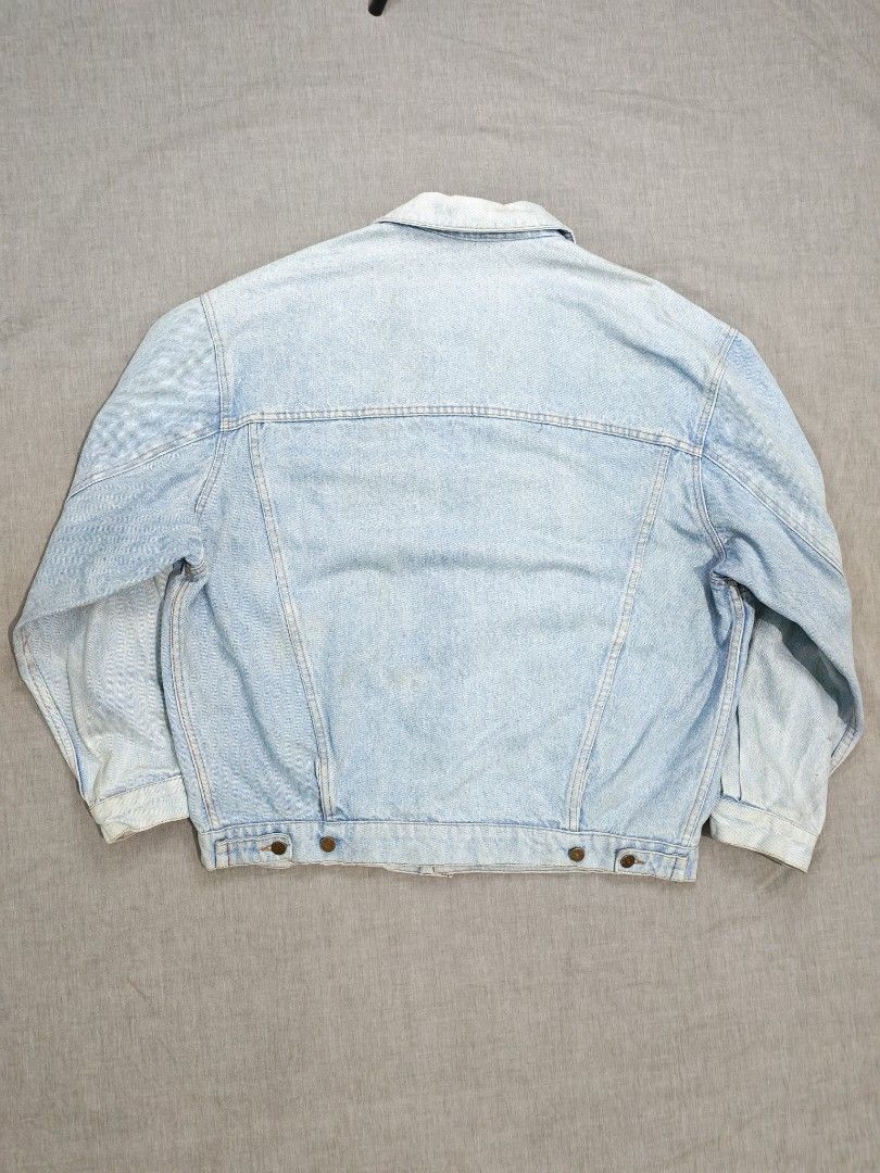 vintage levis big E denim jacket (Category: Coats, Jackets and Outerwear) located in Baguio. Submitted by used_clothing2600 (Listing ID 1460210626, Image 2). Description: vintage levis big E denim jacket good condition missing tags size XL pit to pit 27.5 length 28 shoulders 23.5 sleeve length 24.5 2,000.