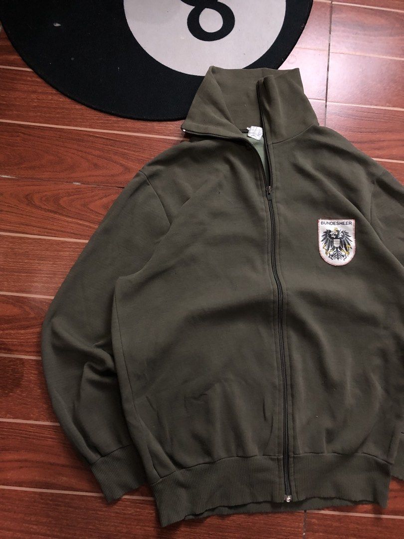 VINTAGE MILITARY TRACK JACKET (Category: Coats, Jackets and Outerwear) located in Cavite. Submitted by secondhandco.archive552 (Listing ID 1460277356, Image 3). Description: VINTAGE MILITARY TRACK JACKET 📌W(22) L(27) 📌ISSUE: N/A 📌COLOR RATE: 9.9/10 📌CONDITION: 9.9/10 .