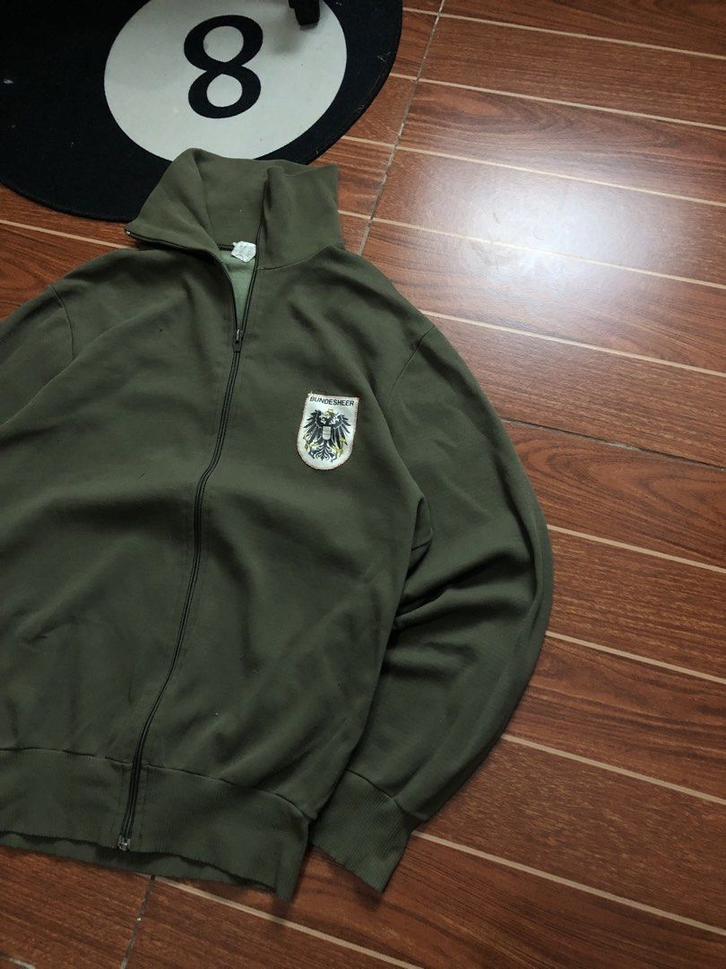VINTAGE MILITARY TRACK JACKET (Category: Coats, Jackets and Outerwear) located in Cavite. Submitted by secondhandco.archive552 (Listing ID 1460277356, Image 2). Description: VINTAGE MILITARY TRACK JACKET 📌W(22) L(27) 📌ISSUE: N/A 📌COLOR RATE: 9.9/10 📌CONDITION: 9.9/10 .
