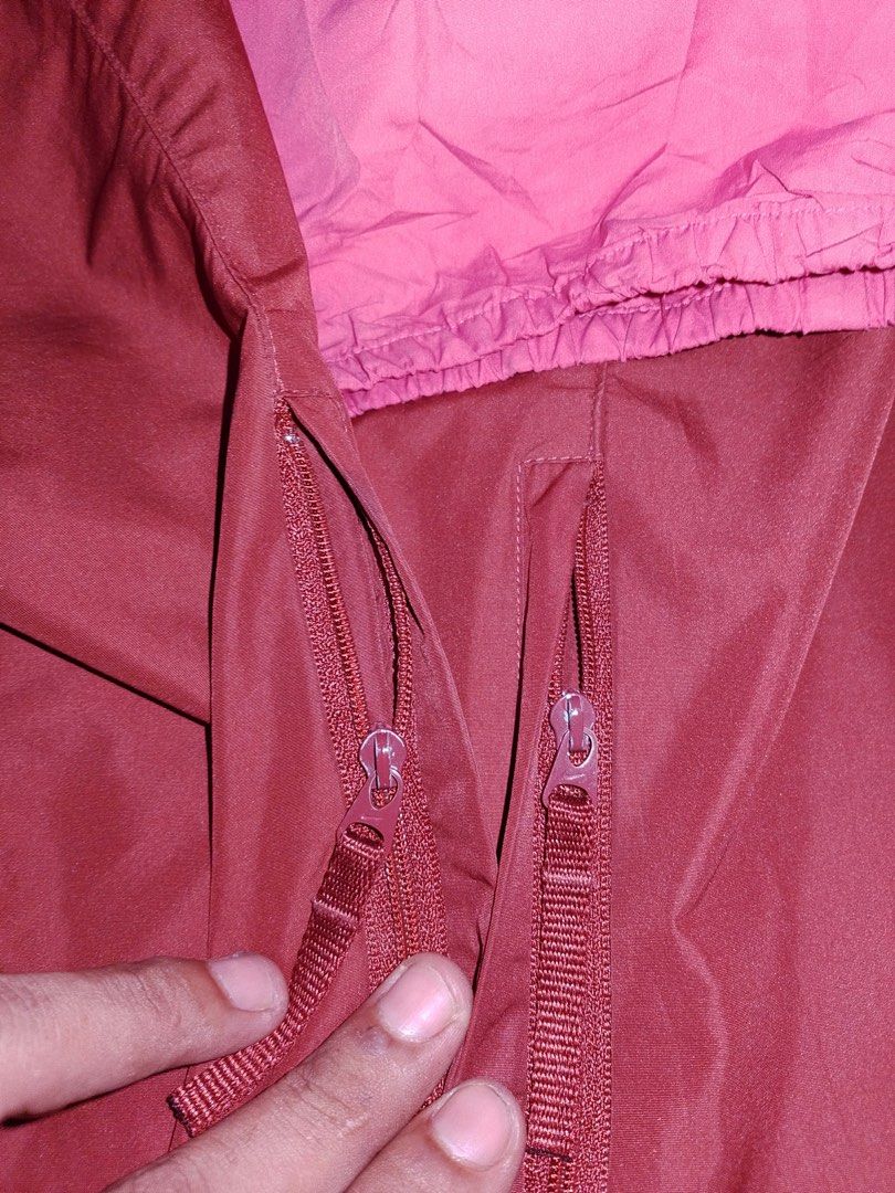 VINTAGE NIKE PARKA JACKET (Category: Coats, Jackets and Outerwear) located in Manila. Submitted by secondarygarments (Listing ID 1460293755, Image 3). Description: VINTAGE NIKE “2tone” PARKA JACKET DETAILS: - Size Large on-tag - 24.5 Width - 27 Length - No Issue - 10/10 Colorrate - As-new Condition.