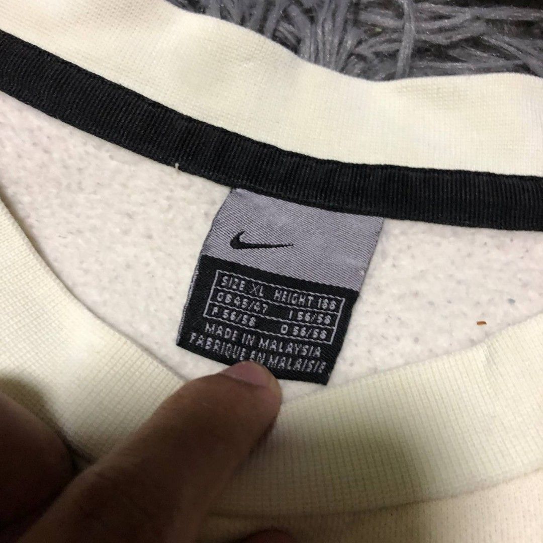 Vintage Nike Sweatshirt (Category: Activewear) located in Camiling. Submitted by thriftscape2024 (Listing ID 1460184468, Image 2). Description: Excellent Condition Color rate: 9/10 Issue: 1 pinhole, need wash Dimes: W24xL27.