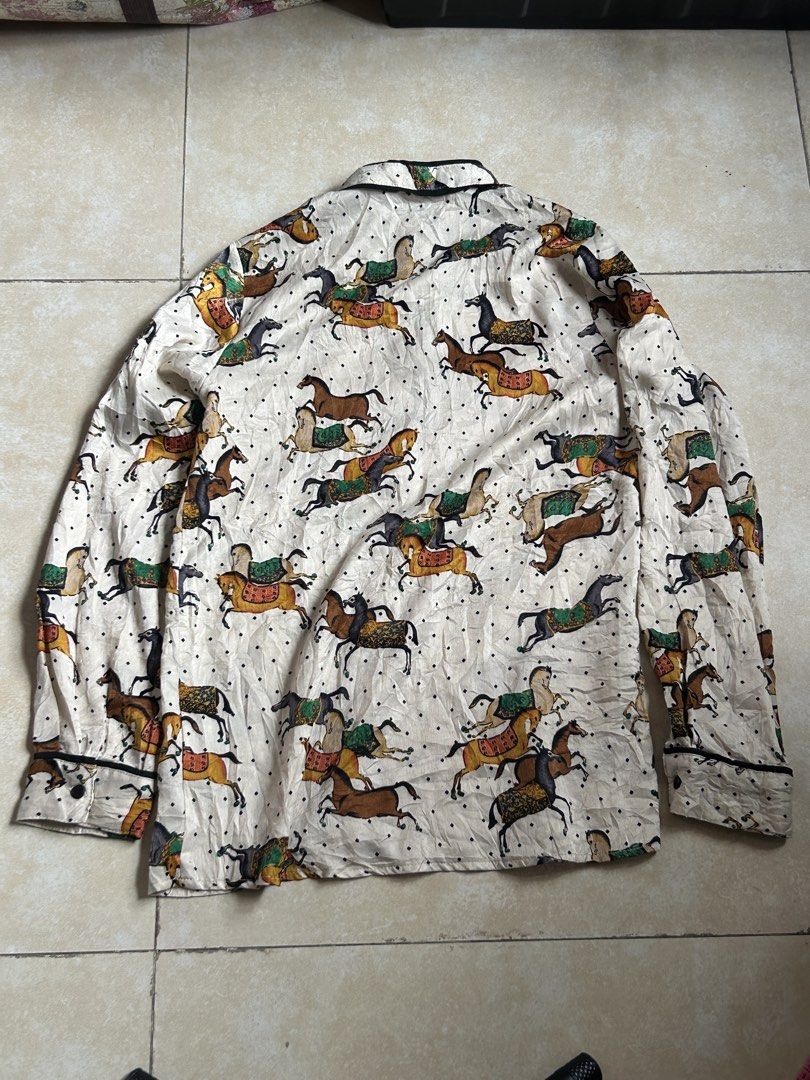 Vintage Printer Luxury Polo (Category: Longsleeves) located in Cainta. Submitted by pascheey2018 (Listing ID 1460179727, Image 2). Description: .