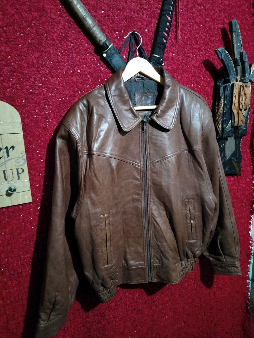 VINTAGE ROMA LEATHER JACKET FOR MEN'S (Category: Coats, Jackets and Outerwear) located in Baguio. Submitted by vertex_nga.pow (Listing ID 1460180133, Image 3). Description: VINTAGE ROMA LEATHER JACKET FOR MEN'S LARGE SIZE DIMENSION 26L BY 24 ARMPIT TO ARMPIT 20 INCHES SHOULDER TO SHOULDER 24 INCHES SLEEVE GENUINE LEATHER EXCELLENT CONDITION BAGUIO LOCATION PLUS SF SA MALAYU JNT COURIER PASS COD UNLI VOUCH PRICE:2800 ONLY PM DM PM DM IF INTERESTED