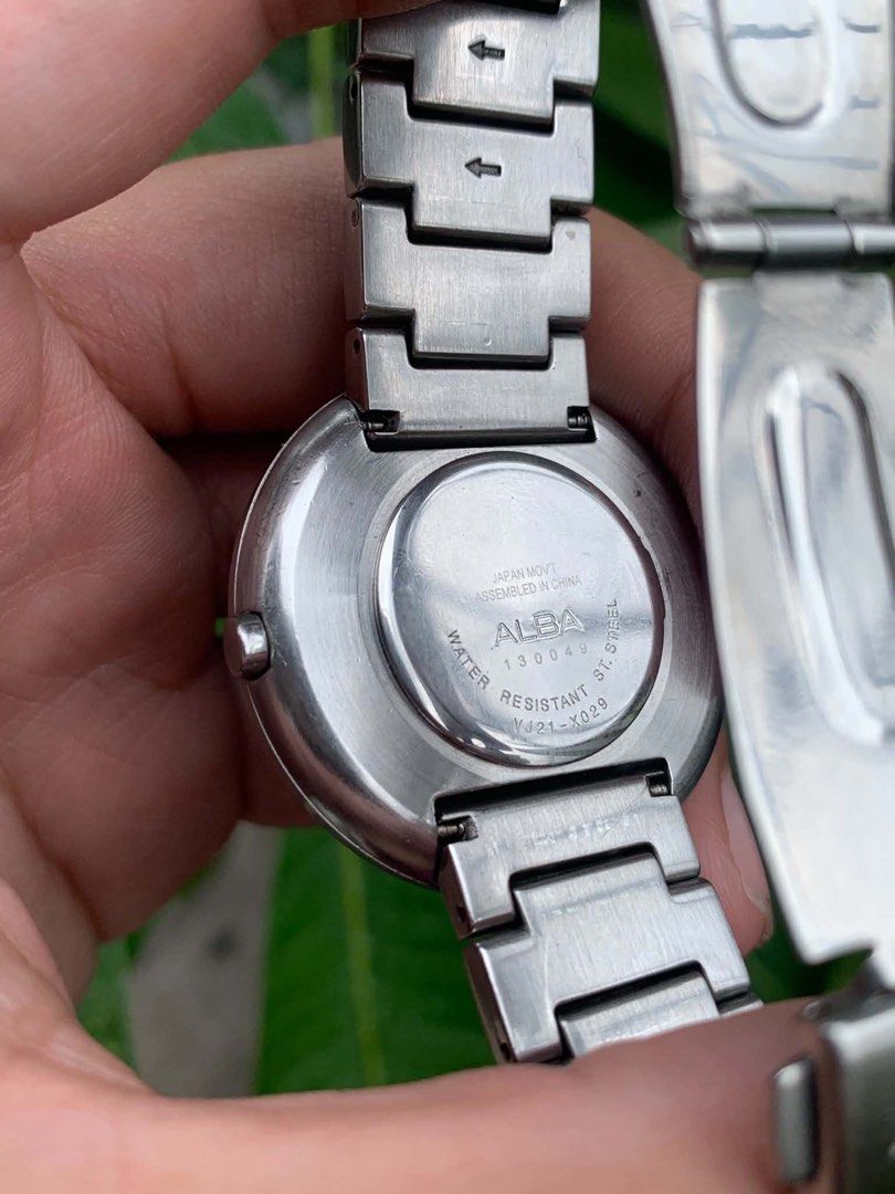 Vintage Seiko Alba UFO Quartz (Category: Men's Watches) located in Marikina City. Submitted by holymollyz (Listing ID 1460147113, Image 2). Description: Vintage seiko Alba UFO quartz - 1990s to early 2000s - No extra links - Fits size 6 - 6.5 wrist size - With replacement box This watch is pre-loved so please expect this watches does have minor imperfections. Asking price is 3,200.