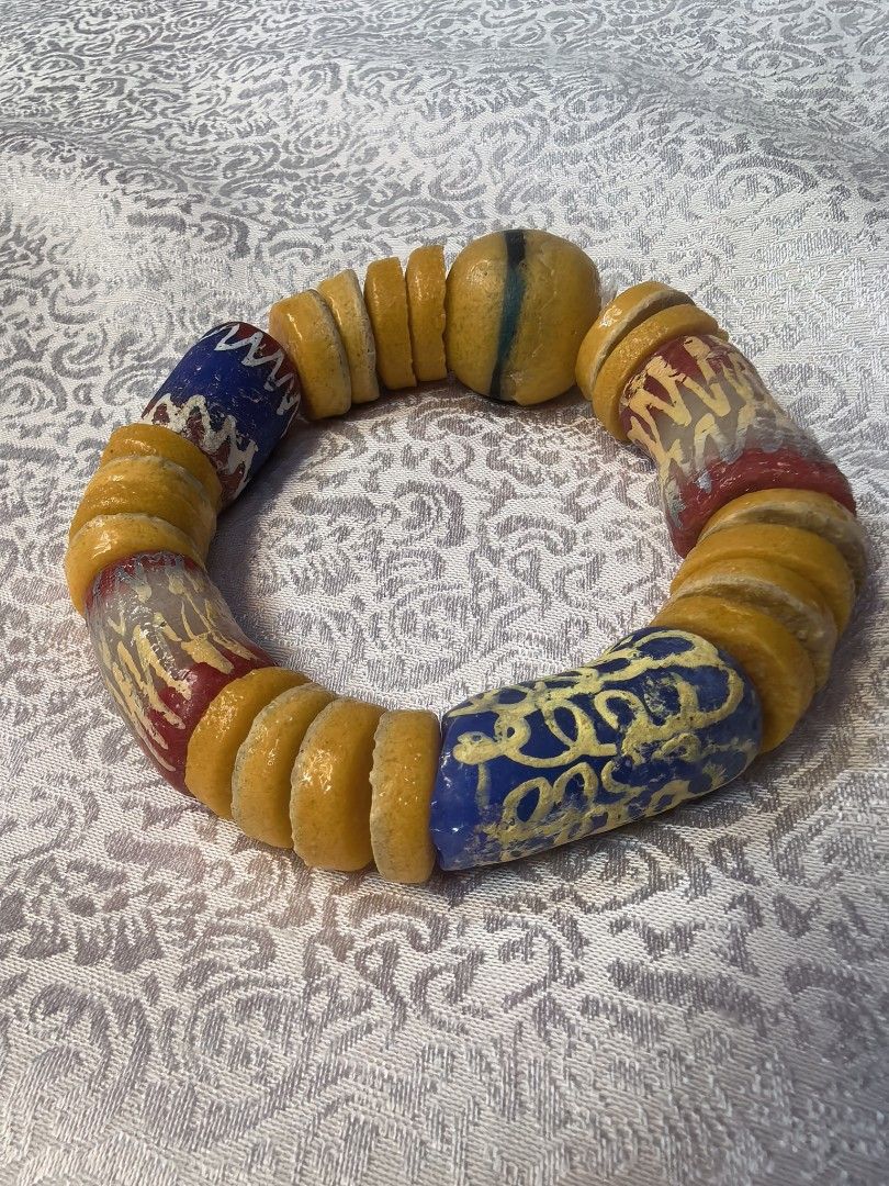 Vintage trade beads bracelet (Category: Bracelets) located in Tuguegarao City. Submitted by zenphoenix-7ad615 (Listing ID 1460145270, Image 2). Description: Mabigat Big size.
