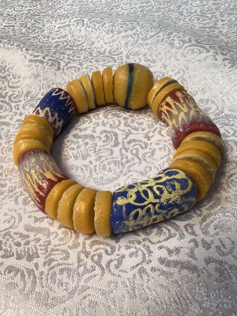 Vintage trade beads bracelet (Category: Bracelets) located in Tuguegarao City. Submitted by zenphoenix-7ad615 (Listing ID 1460145270, Image 3). Description: Mabigat Big size.