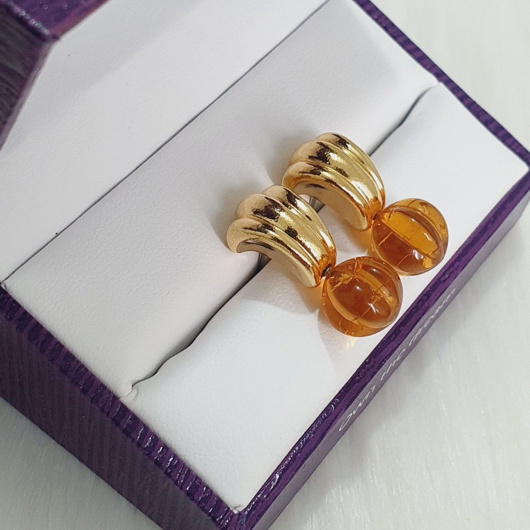 Vintage Unsigned Gold Tone Earrings (Category: Earrings) located in Cagayan de Oro. Submitted by vintagejewelriestreasuresph (Listing ID 1460239548, Image 2). Description: AVAILABLE ITEM: Unsigned Gold Tone Vintage Rare 2 In 1 Covertible Earrings With Resin Amber Details. Push-Back/Post Closure. •PRICE: PHP1,250 •CONDITION: EXCELLENT VINTAGE CONDITION ( Aged Items With Very Minimal And Light Signs Of Wear If Any At All, Very Light Natural Patina 