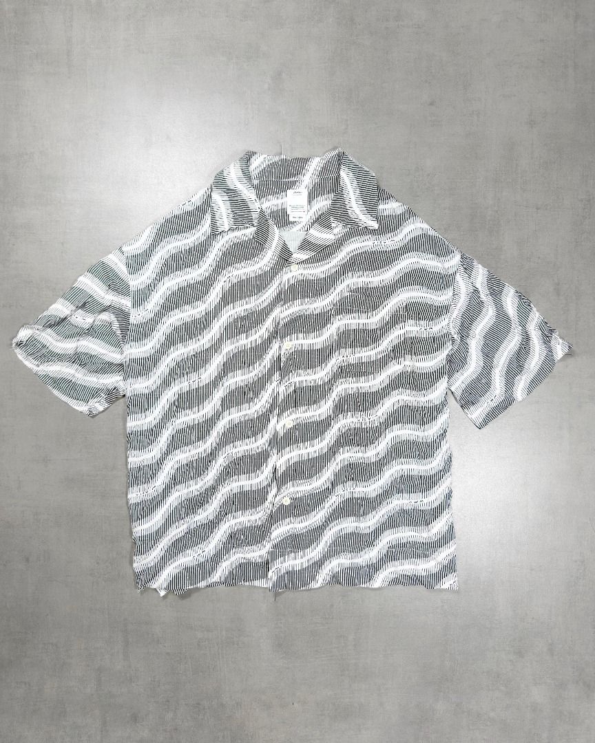 Visvim - Copa Silk Shirt (Category: Tshirts & Polo Shirts ) located in Subic. Submitted by concretefloor (Listing ID 1460199446, Image 1). Description: Size 3 fits XL 26 inches width 29 inches length Excellent condition No flaws 9/10 condition Shipping fee not included Negotiable ; do not hesitate to make offer! .