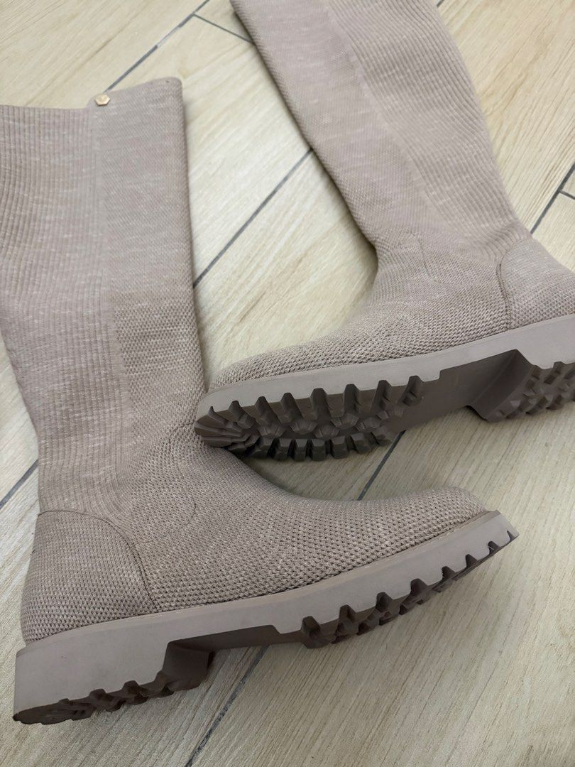 Vivaia Filipa Boots (Category: Boots) located in Guiguinto. Submitted by jnkzpt (Listing ID 1460251103, Image 3). Description: Vivaia Filipa Boots Round-Toe Stretchy Wool Knee-High Boots Color: Warm Taupe Size: EU41, 26CM Only used 5x Good for 20k+ Steps Water Repellent for Winter Hindi nakakangalay Hindi masakit sa paa Selling to buy new color hehe RTS San Juan City/ Bulacan.