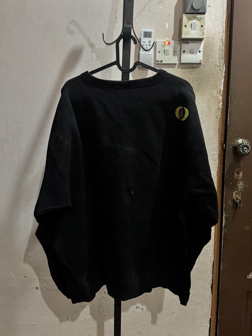 Volcom Sweatshirt (Category: Tshirts & Polo Shirts) located in Kuala Lumpur. Submitted by shairulshah (Listing ID 1460142607, Image 2). Description: Volcom Sweatshirt Nak clear wardrobe Negotiable Apa apa Pm je 👍🏻.
