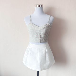 (Category: ) located in . Submitted by rosywardrobe (Listing ID 1460194493, Image 1). Description: .