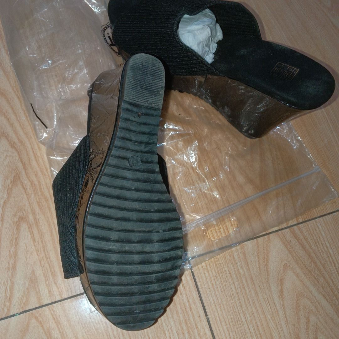 Wedge (Category: Heels) located in Trece Martires City. Submitted by sulit_buys (Listing ID 1460196062, Image 3). Description: 3 inch height Comfy Size 41 on tag but can fit 40 na malapad paa.