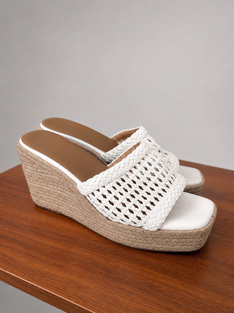 Wedge sandals (Category: Sandals) located in Quezon City. Submitted by mhanelski (Listing ID 1460261879, Image 1). Description: Size 7.