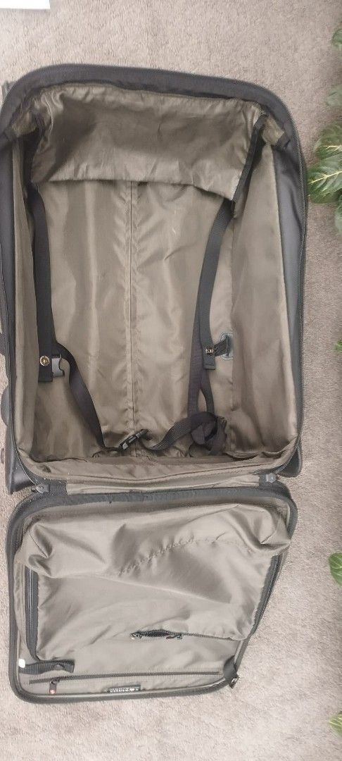 WENGER Swiss - Cabin Trolley (Category: Luggage) located in Manila. Submitted by benjie.benjie3 (Listing ID 1460147090, Image 3). Description: *WENGER Swiss - Cabin Trolley 20.5" - 2 Wheels - Matibay Pang-Travel* For Sale: Original Wenger Luggage (Japan Surplus) ✅ Original Wenger - Swiss Brand (Victorinox group) ✅ Size: H 20.5" x L 13.75" x W 8.75" - *Cabin / Hand Carry Size* pasok sa CebuPac & PAL ✅ 2 Wheels - Mas matibay at hindi madaling masir
