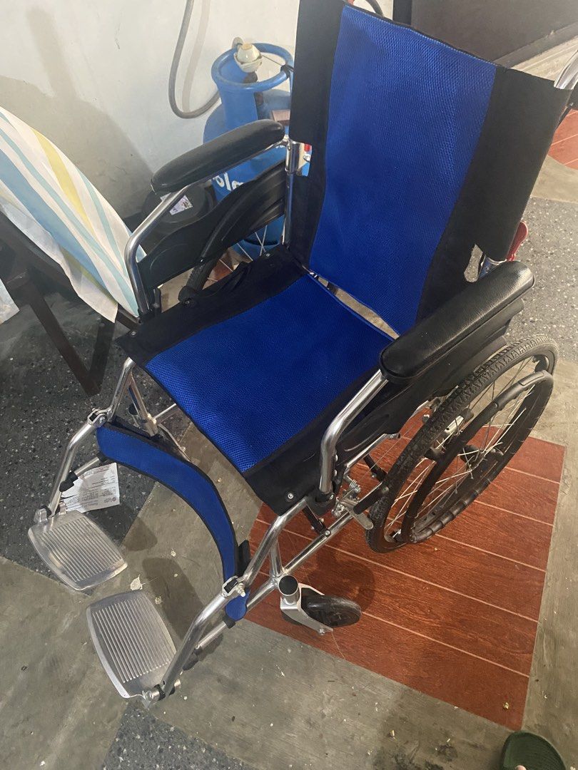 Wheel chair (Category: Wheelchairs) located in Taguig. Submitted by antonio081081 (Listing ID 1460177594, Image 1). Description: .