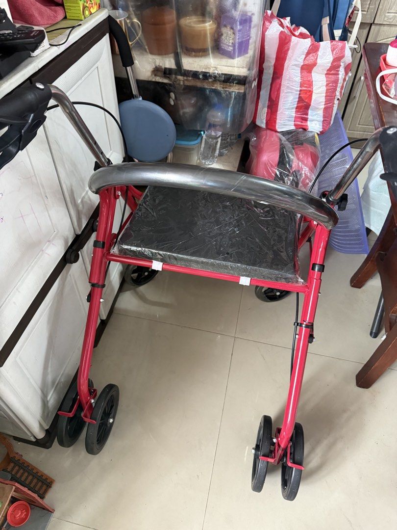 Wheelchair (Category: Wheelchairs) located in Manila. Submitted by linlinstore (Listing ID 1460140249, Image 3). Description: Selling this Less then 2 weeks pa lang Rfs: Hindi daw pwede sa kanya we need to change to the bigger one Pick up Intramuros Manila.