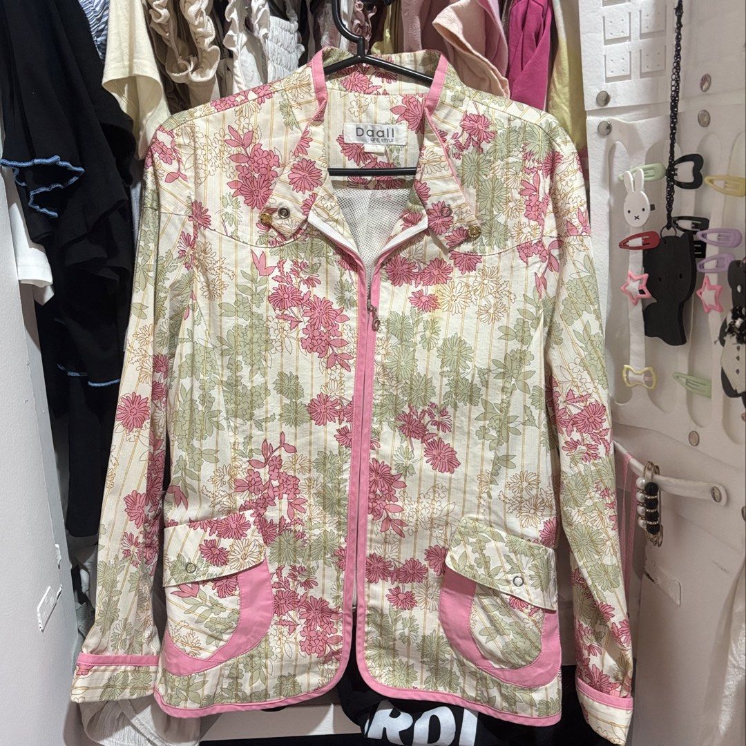 whimsy pink & green floral jacket (Category: Coats, Jackets and Outerwear) located in Kalibo. Submitted by risellrika (Listing ID 1460289066, Image 1). Description: size medium! rfs: decluttering.