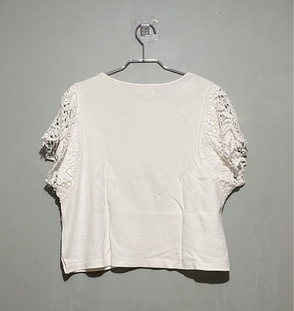 White cotton top (Category: Blouses) located in Mandaluyong City. Submitted by aiztyle (Listing ID 1460157072, Image 2). Description: White Cotton Top Best fit Large Measurement: Bust 40”-42” Length 22” SALE Php100.00 only.